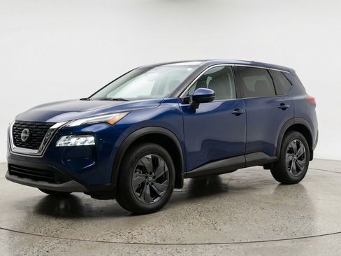 Used 2025 Nissan Rogue SV FWD image 3