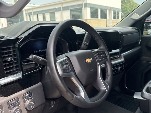 Used 2023 Chevrolet Silverado 1500 LT AWD/4WD image 2