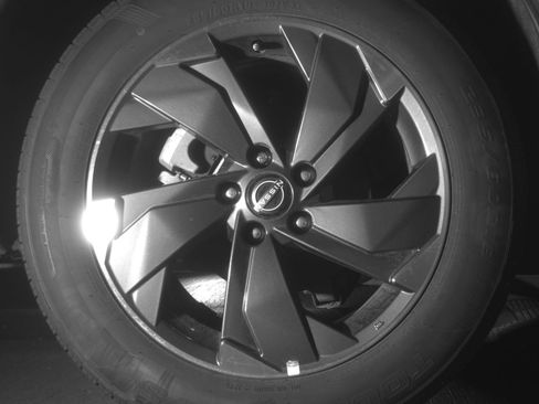 Used 2025 Nissan Rogue SV FWD image 15