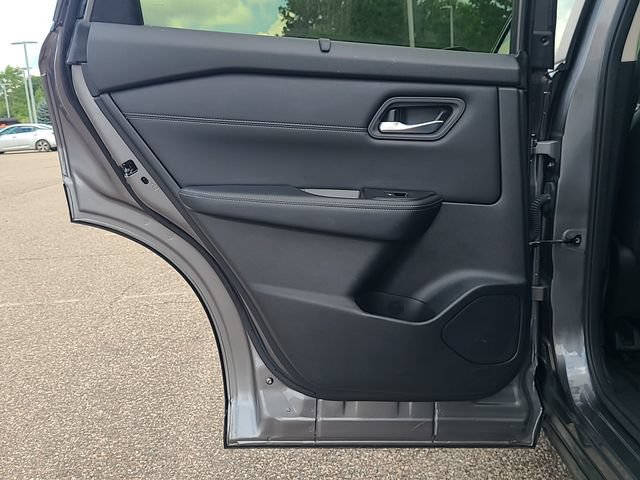 Used 2024 Nissan Rogue SV w/ SV Premium Package FWD image 23