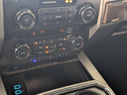 Used 2019 Ford F250 Lariat w/ Lariat Ultimate Package image 21