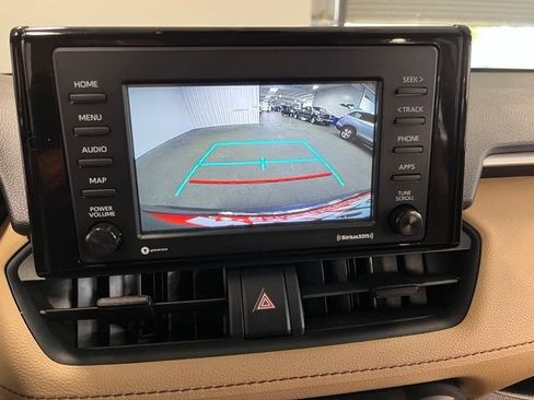Used 2021 Toyota RAV4 LE AWD/4WD image 28