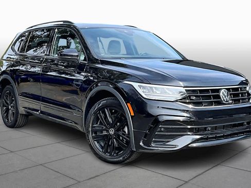 Certified 2022 Volkswagen Tiguan SE R-Line image 2