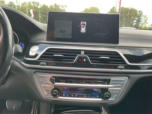 Used 2018 BMW 740i w/ M Sport Package RWD image 16
