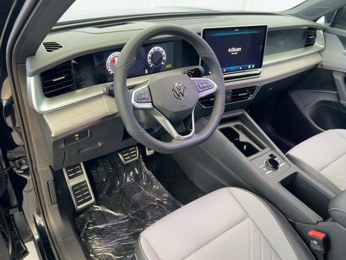 New 2026 Volkswagen Tiguan SE R-Line image 4