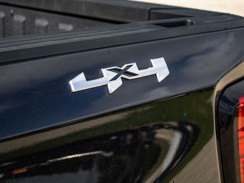 Used 2025 GMC Sierra 1500 SLT image 14