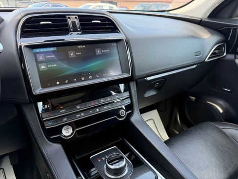 Used 2020 Jaguar F-PACE Prestige image 32