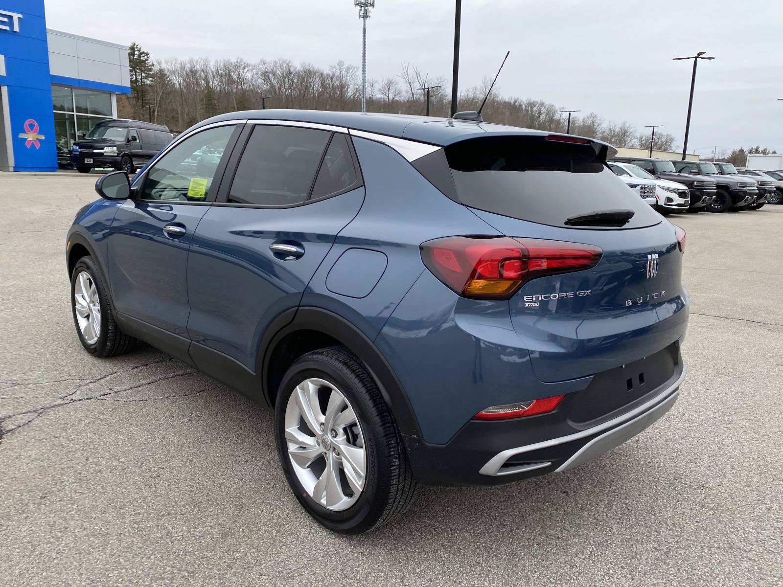 Used 2025 Buick Encore GX Preferred AWD/4WD image 3