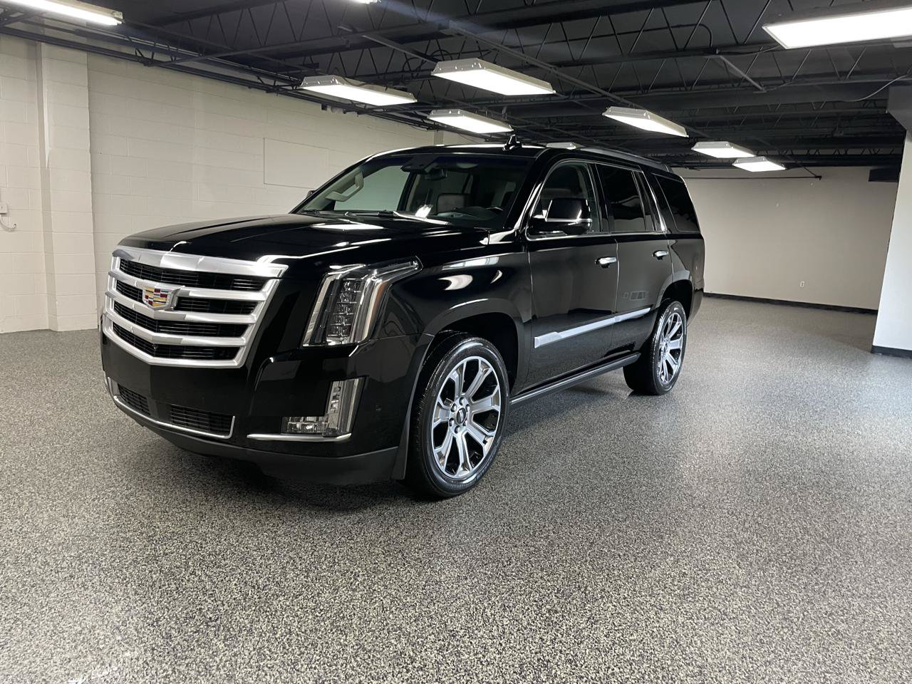 Used 2019 Cadillac Escalade Premium Luxury AWD/4WD image 12