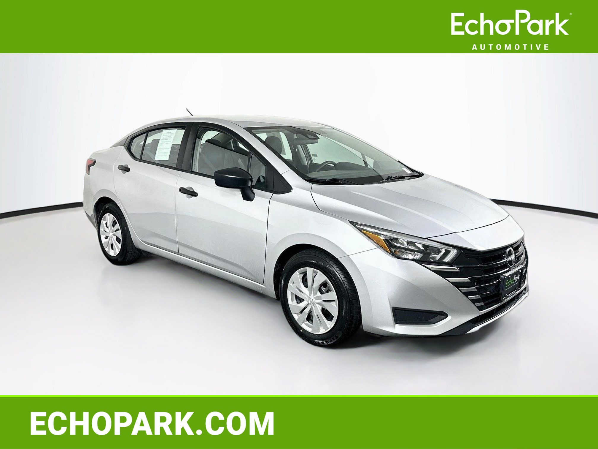 Used 2025 Nissan Versa S FWD image 1