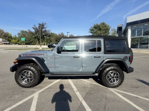 Used 2024 Jeep Wrangler Unlimited Rubicon image 2