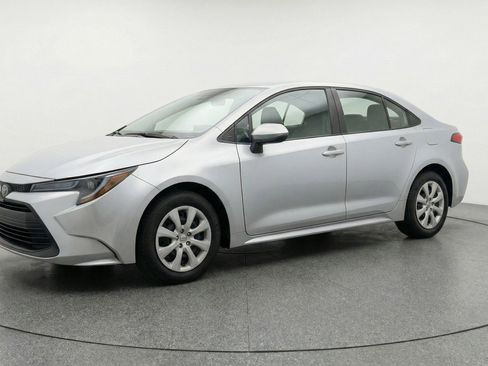 Used 2025 Toyota Corolla LE FWD image 3