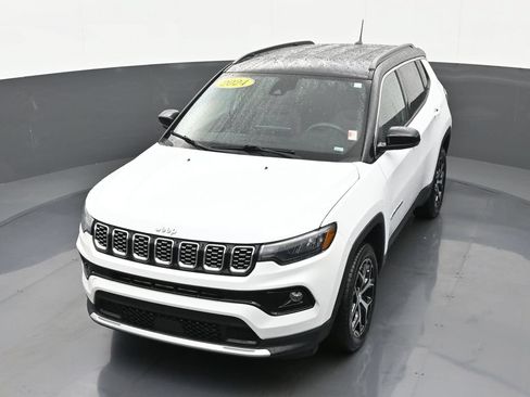 Used 2024 Jeep Compass Limited AWD/4WD image 44