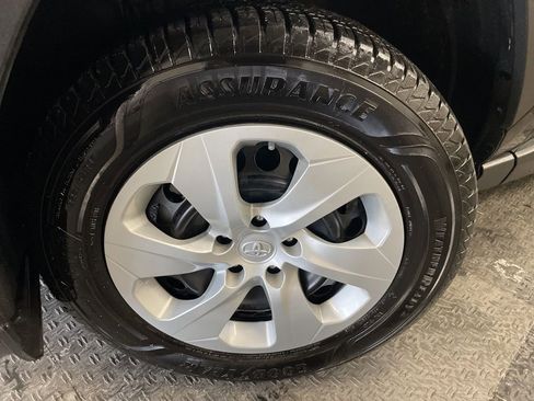 Used 2023 Toyota RAV4 LE image 5