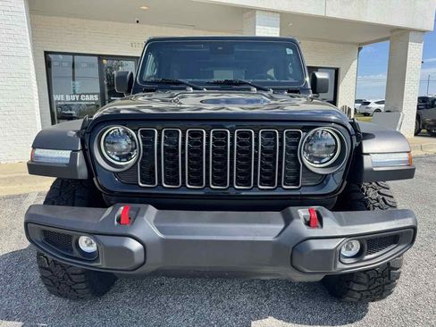 Used 2025 Jeep Wrangler Unlimited Rubicon w/ Convenience Group AWD/4WD image 37
