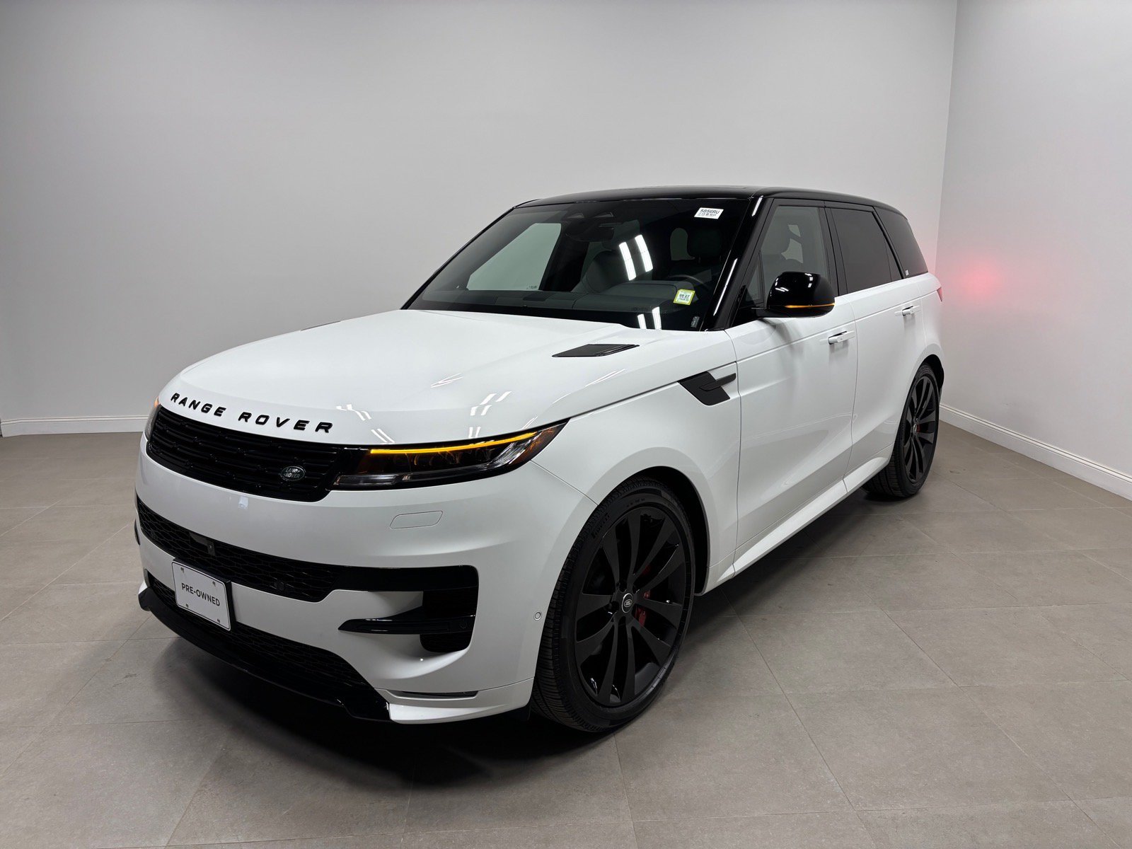 Used 2025 Land Rover Range Rover Sport Dynamic SE AWD/4WD image 1