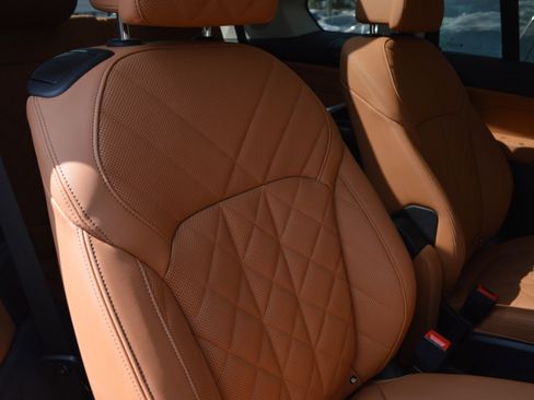 Certified 2025 BMW X7 xDrive40i w/ Premium Package image 36