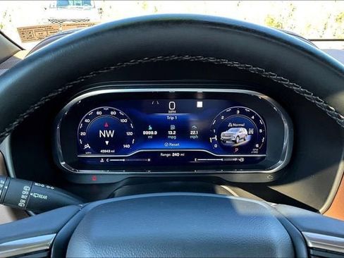 Certified 2023 Chevrolet Suburban High Country AWD/4WD image 22