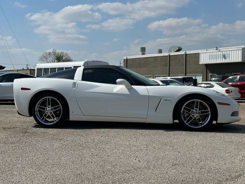 Used 2007 Chevrolet Corvette Coupe w/ Performance Package RWD image 8