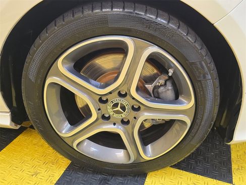 Used 2019 Mercedes-Benz CLA 250 image 9