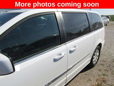 Used 2016 Chrysler Town & Country Touring FWD image 2