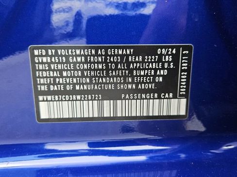 Used 2024 Volkswagen Golf R AWD/4WD image 7