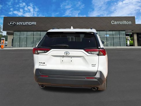 Used 2021 Toyota RAV4 XLE AWD/4WD image 6