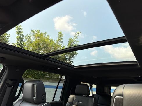 Used 2022 Cadillac Escalade ESV Sport AWD/4WD image 11