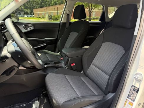 Certified 2023 Kia Soul EX FWD image 14