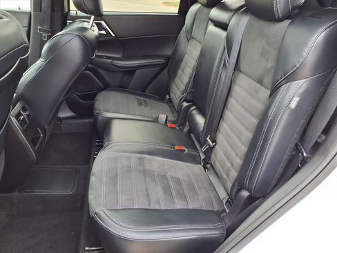 Used 2024 Mitsubishi Outlander SE image 26