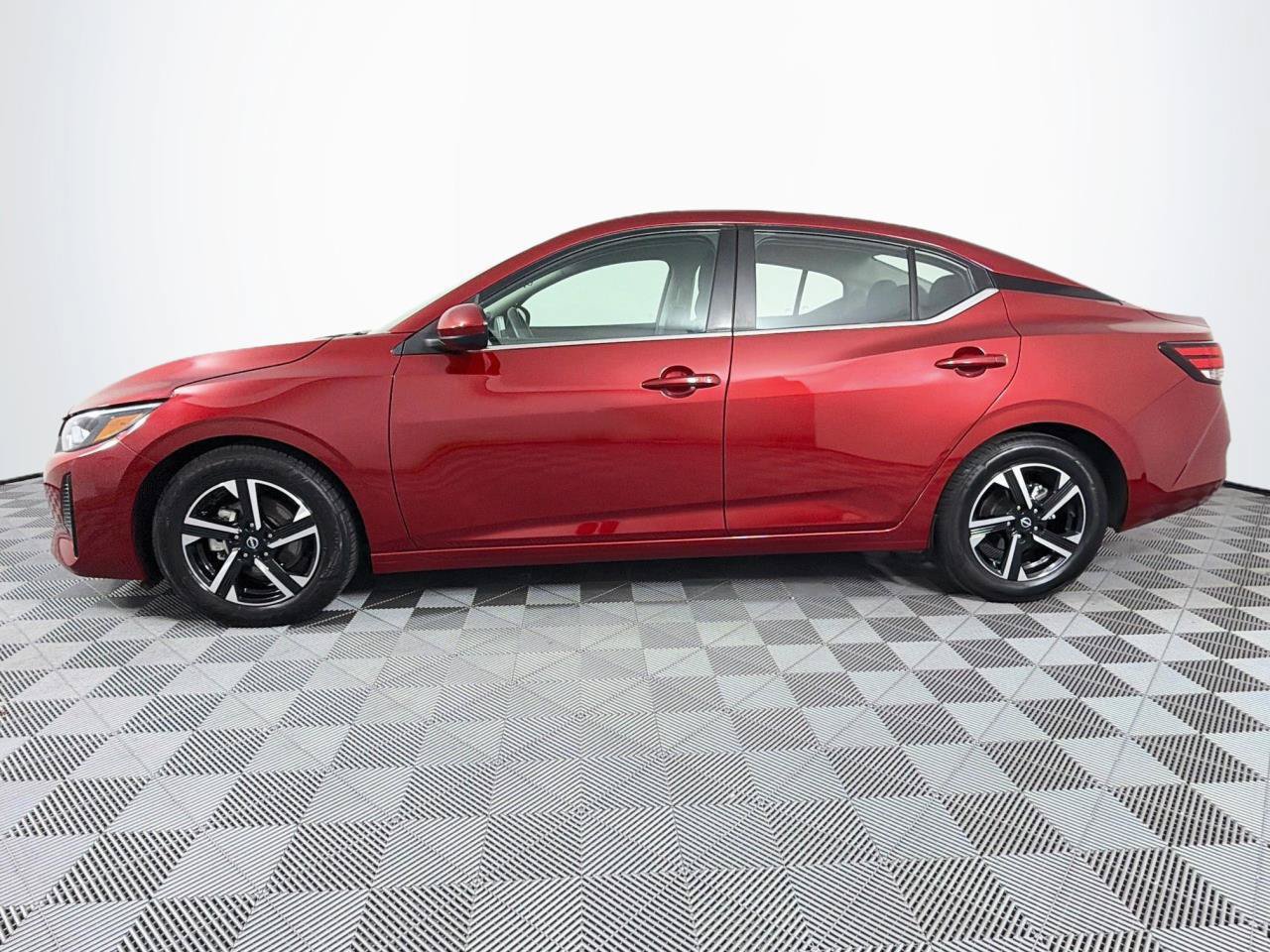Used 2024 Nissan Sentra SV FWD image 7