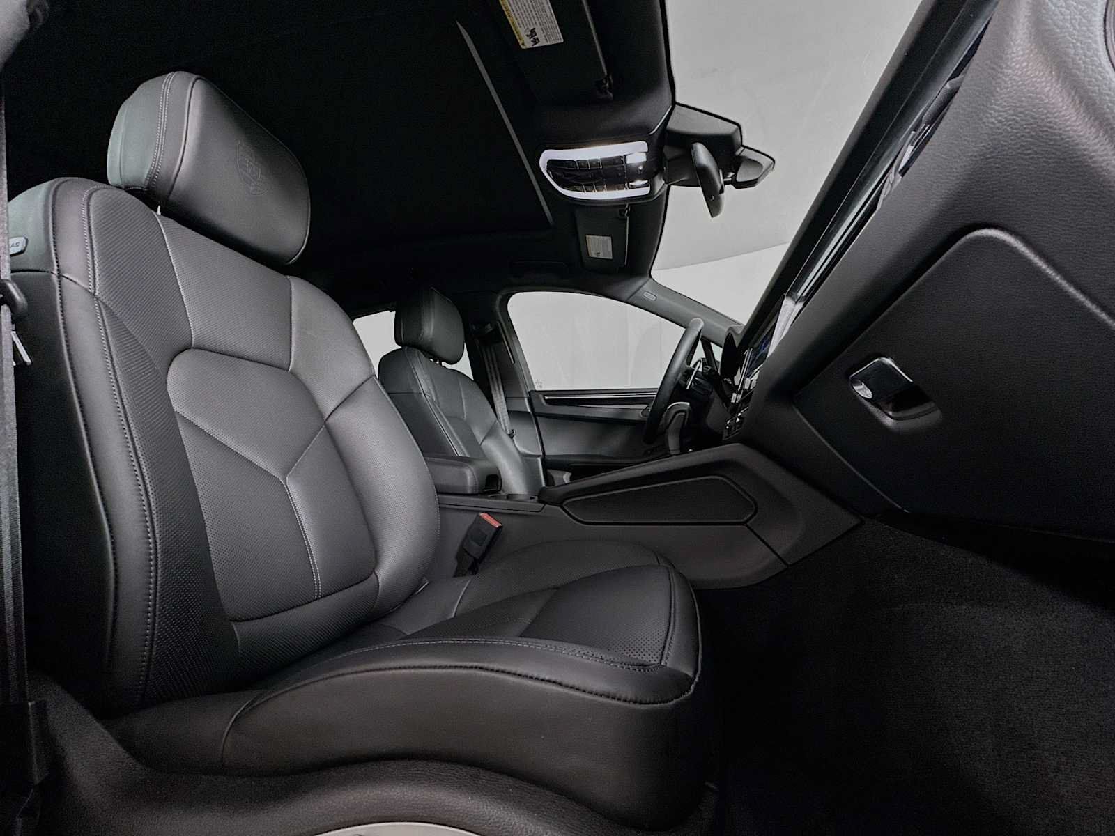 Certified 2026 Porsche Macan AWD/4WD image 29