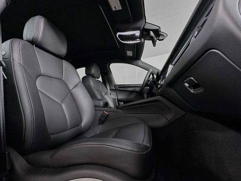 Used 2026 Porsche Macan image 29