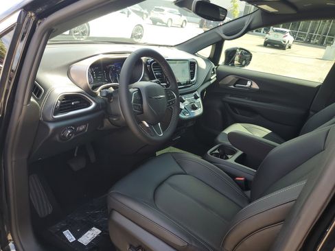 New 2026 Chrysler Pacifica Select image 11