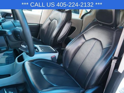 Used 2023 Chrysler Pacifica Touring-L FWD image 20