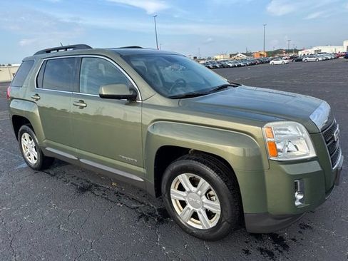 Used 2015 GMC Terrain SLE w/ Convenience Package AWD/4WD image 3