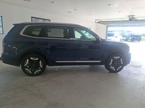 Used 2023 Kia Telluride EX w/ EX Captain's Chair Package FWD image 9