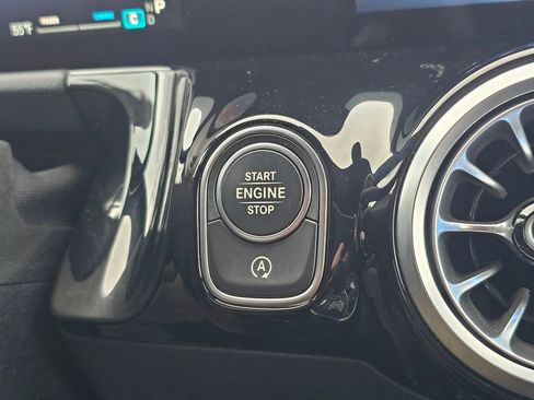 Used 2025 Mercedes-Benz GLA 250 4MATIC image 16