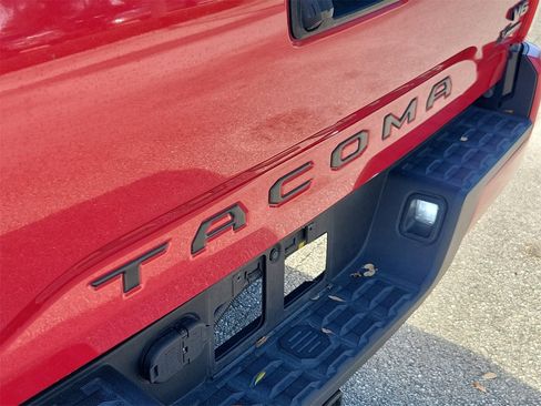 Used 2022 Toyota Tacoma SR5 w/ Technology Package image 6