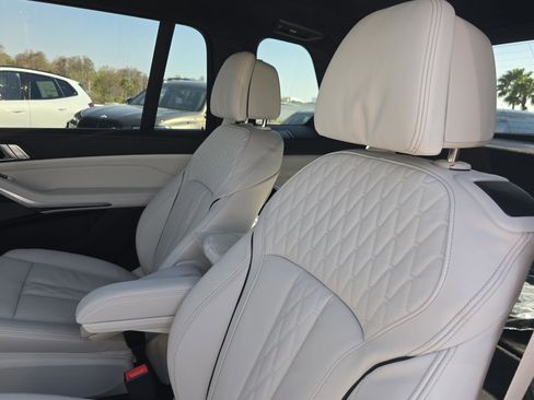 New 2026 BMW X7 xDrive40i w/ M Sport Package image 16