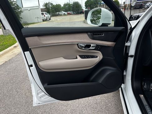 New 2025 Volvo XC90 T8 Plus w/ Protection Package Premier image 18