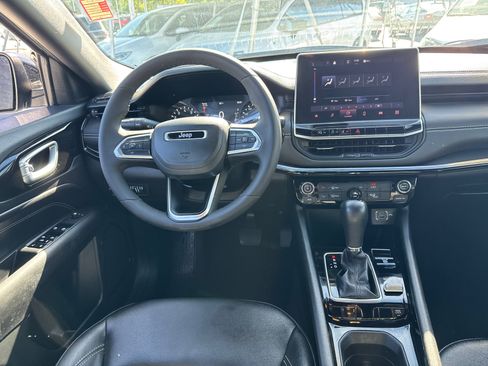 Used 2023 Jeep Compass Altitude AWD/4WD image 8