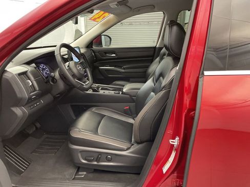 Used 2024 Nissan Pathfinder SL image 19