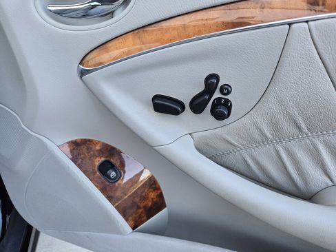 Used 2005 Mercedes-Benz CLK 500 Cabriolet image 50