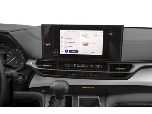 Certified 2025 Toyota Sienna LE image 9