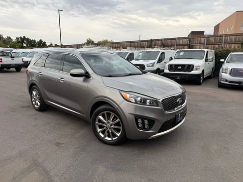 Used 2017 Kia Sorento SX image 11