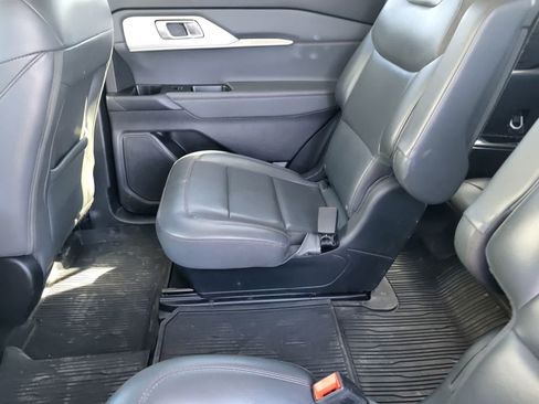 Used 2025 Ford Explorer Active w/ Active Comfort Package RWD image 25