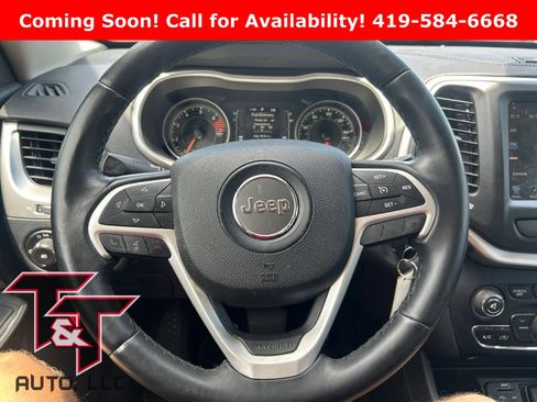 Used 2016 Jeep Cherokee Latitude FWD image 9