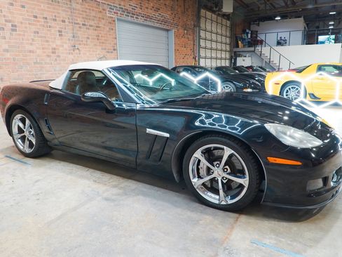 Used 2011 Chevrolet Corvette Grand Sport w/ Preferred Equipment Group RWD image 2