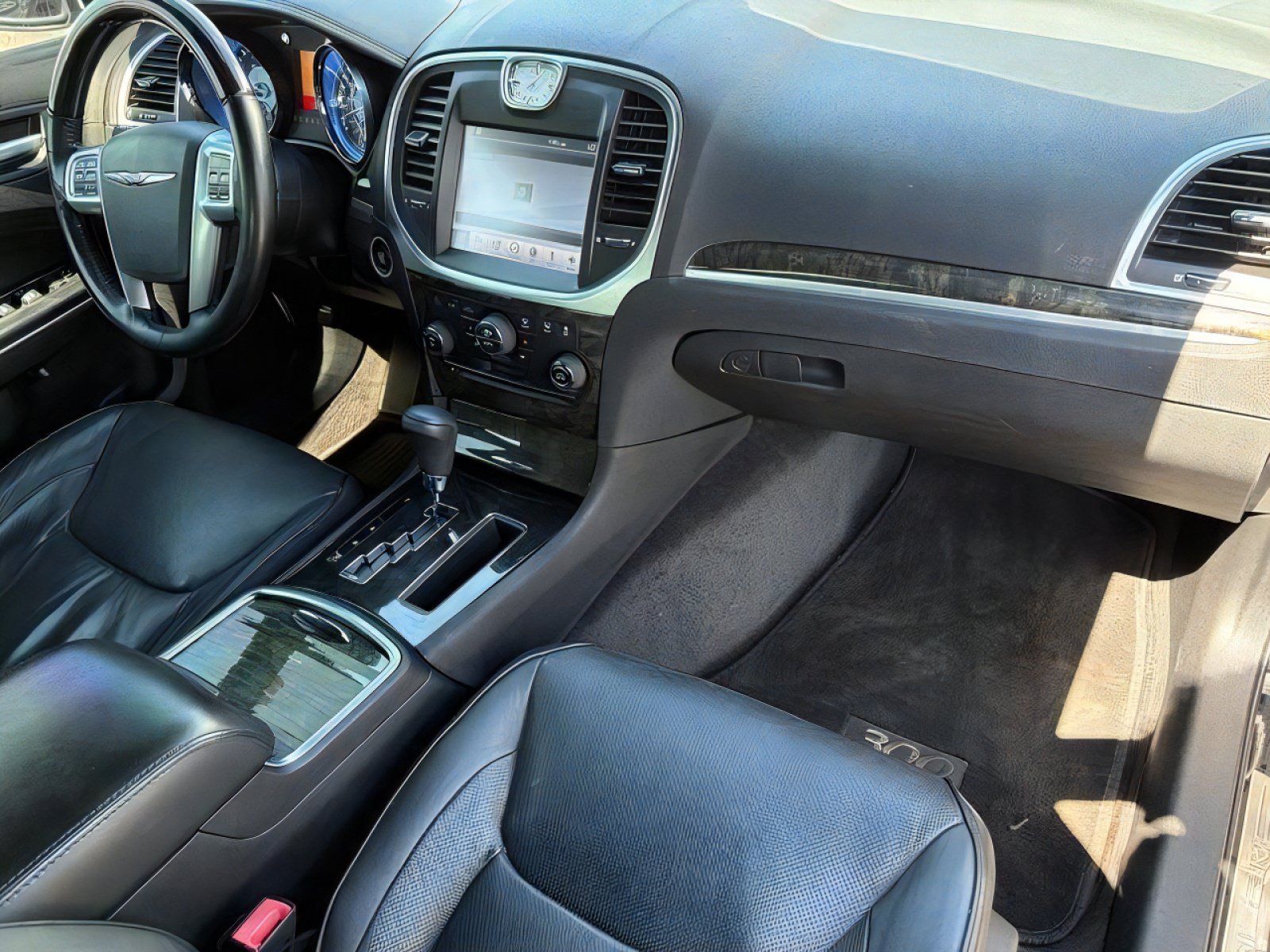 Used 2011 Chrysler 300 C RWD image 10